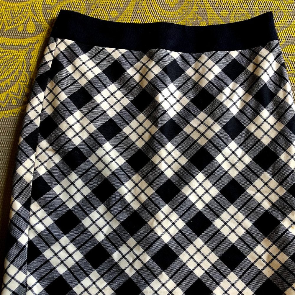 Black/white pencil skirt